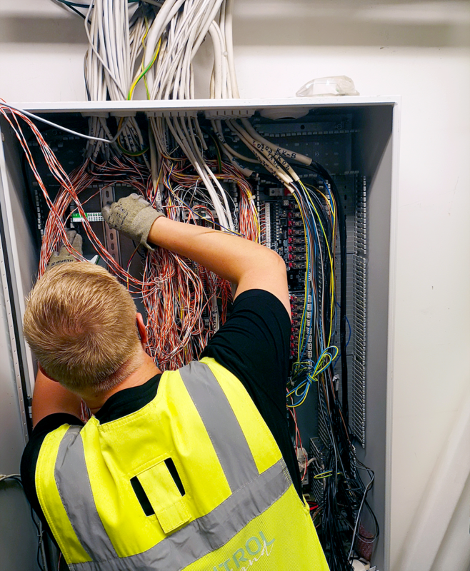 I/O Control - asentaja työssä